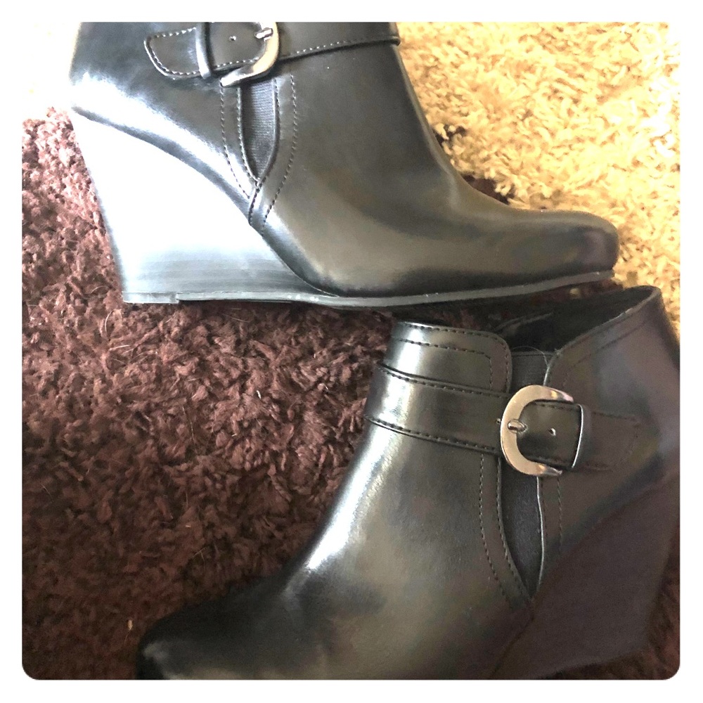 Black Wedge Booties. Like new! Size 9M